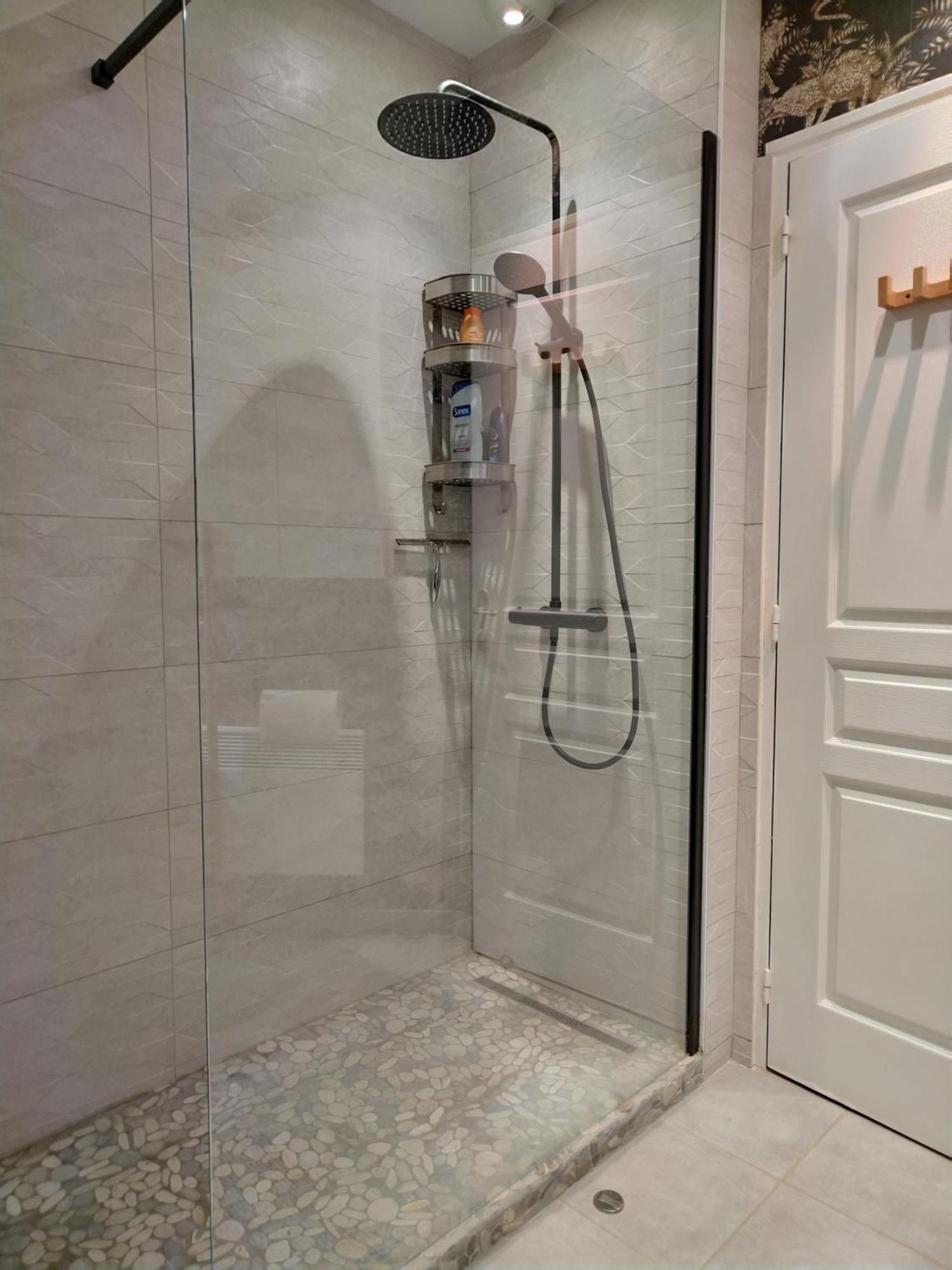 Bed and Breakfast Chez Helene Saint-Coulomb Esterno foto