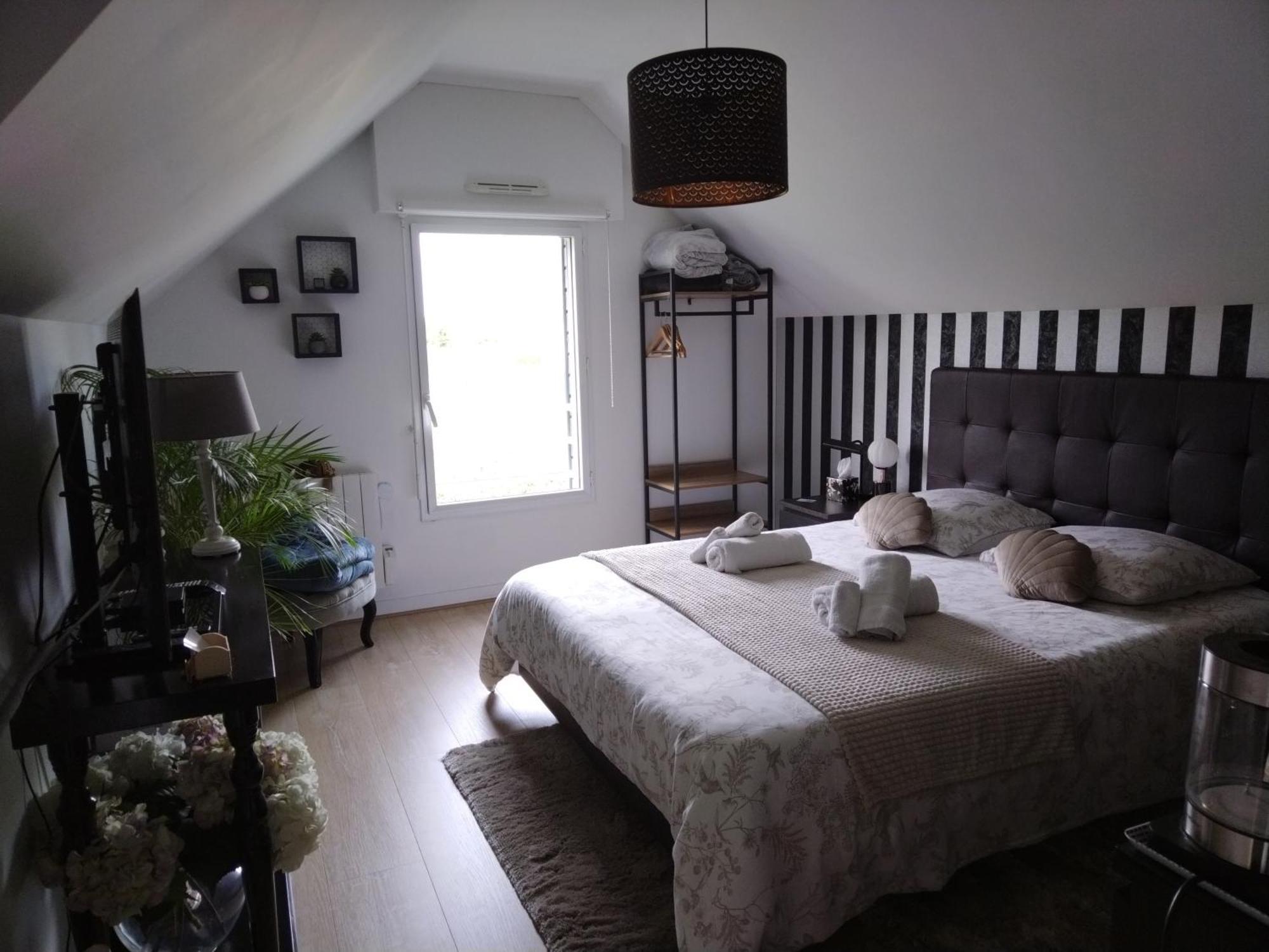 Bed and Breakfast Chez Helene Saint-Coulomb Esterno foto